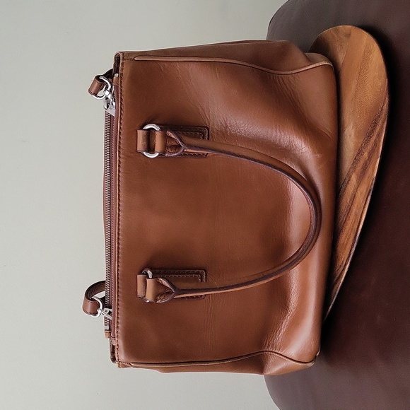 Danier Vintage Structured Leather Tote in Tan - Picture 5 of 16